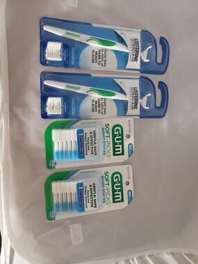 Listerine Ultra Clean Access Flosser Lot 2 Pack and GUM soft piks 2 pack